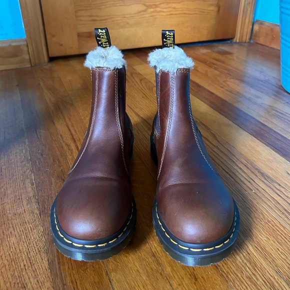 Size 9 Dr. Martens 2976 Chelsea Boot - Picture 3 of 6